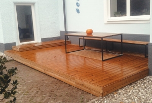 Holzterrasse von Hattinger Holzbau GmbH in Pramet